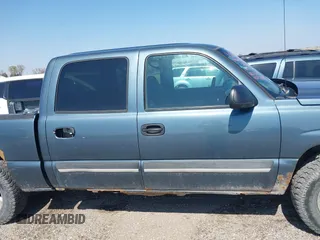 2006 Chevrolet Silverado 1500 LT1 with VIN 2GCEK13T961173184, listed as a IAAI auction lot 41864254 with 700,443 mi miles. Bid and sale history available at carsss.com. Image 12.