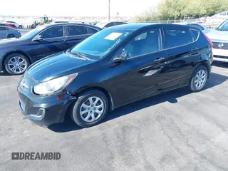 2013 Hyundai Accent GS z VIN KMHCT5AE7DU132081, wystawiony jako IAAI lot #41564041 z przebiegiem 181 833 mil mil oraz . Historia ofert i sprzedaży dostępna na DreamBid. Obrazek 2.