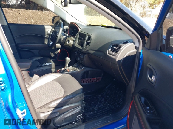 2019 Jeep Compass Trailhawk with VIN 3C4NJDDB5KT683907, listed as a IAAI auction lot 41876584 with 54,685 mi miles and . Bid and sale history available at DreamBid. Image 5.