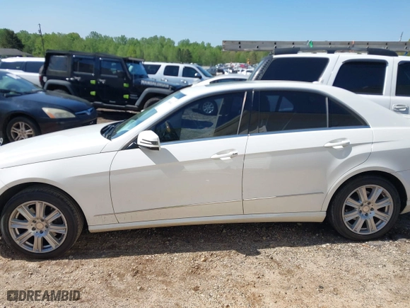2013 Mercedes-Benz E-Class E 350 Luxury with VIN WDDHF5KB8DA729768, listed as a IAAI auction lot 42004944 with 184,587 mi miles. Bid and sale history available at carsss.com. Image 15.