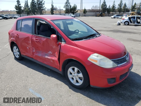 2007 Nissan Versa SL z VIN 3N1BC13E17L423098, wystawiony jako Copart lot #54123235 z przebiegiem 101 217 mil mil oraz Szkoda całkowita • Salvage title. Historia ofert i sprzedaży dostępna na DreamBid. Obrazek 4.