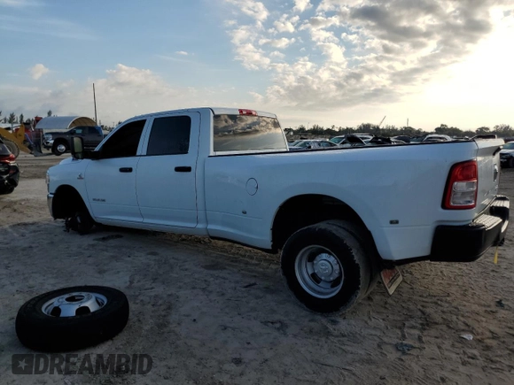 2022 Ram 3500 Tradesman with VIN 3C63RRGL3NG416156, listed as a Copart auction lot 76063964 with 42,351 mi miles and Salvage Title. Bid and sale history available at carsss.com. Image 2.