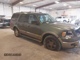 2003 Ford Expedition Eddie Bauer z VIN 1FMFU18L03LA98352, wystawiony jako IAAI lot #42290351 z przebiegiem 249 903 mil mil oraz . Historia ofert i sprzedaży dostępna na DreamBid. Obrazek 1.
