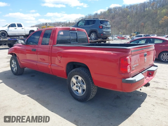 2005 Dodge Dakota SLT z VIN 1D7HE42K65S270202, wystawiony jako IAAI lot #41979560 z przebiegiem 35 508 mil mil oraz . Historia ofert i sprzedaży dostępna na DreamBid. Obrazek 3.