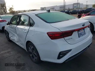 2020 Kia Forte LXS z VIN 3KPF24AD1LE170599, wystawiony jako IAAI lot #41692301 z przebiegiem 60 980 mil mil oraz . Historia ofert i sprzedaży dostępna na DreamBid. Obrazek 3.