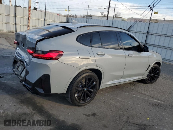2024 BMW X4 M40i z VIN 5UX43DT03R9X53900, wystawiony jako Copart lot #87204324 z przebiegiem 8 410 mil mil oraz Szkoda całkowita • Salvage title. Historia ofert i sprzedaży dostępna na DreamBid. Obrazek 3.