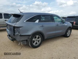 2022 Kia Sorento LX z VIN 5XYRG4LC0NG152717, wystawiony jako Copart lot #55238715 z przebiegiem 78 435 mil mil oraz Szkoda całkowita • Salvage title. Historia ofert i sprzedaży dostępna na DreamBid. Obrazek 3.