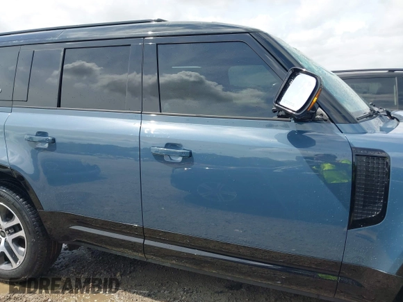 2023 Land Rover Defender X-Dynamic SE with VIN SALE27EU8P2221129, listed as a IAAI auction lot 41955991 with 25,051 mi miles and . Bid and sale history available at DreamBid. Image 12.