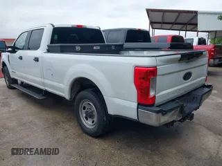 2017 Ford F-350 XL z VIN 1FT7W3AT4HED72446, wystawiony jako IAAI lot #42208485 z przebiegiem 186 778 mil mil oraz . Historia ofert i sprzedaży dostępna na DreamBid. Obrazek 3.