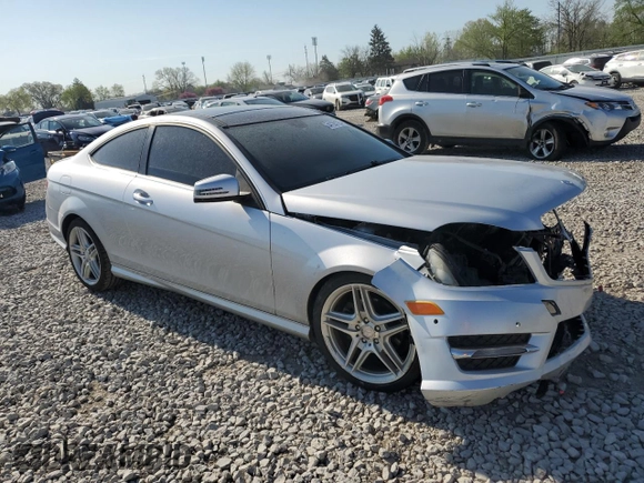 2013 Mercedes-Benz C 250 с VIN WDDGJ4HB9DG010716, выставлен на аукционе Copart как лот 54128125 с пробегом 137 915 миль миль и Списание • Salvage title. История ставок и продаж доступна на DreamBid. Изображение 4.