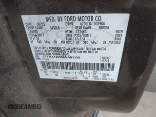 2006 Ford F-150 STX z VIN 1FTRX12W86NA01130, wystawiony jako IAAI lot #41690557 z przebiegiem 261 315 mil mil oraz . Historia ofert i sprzedaży dostępna na DreamBid. Obrazek 9.
