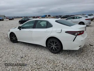 2022 Toyota Camry SE with VIN 4T1G11AK5NU624163, listed as a Copart auction lot 50743215 with 30,773 mi miles and Salvage Title. Bid and sale history available at carsss.com. Image 2.