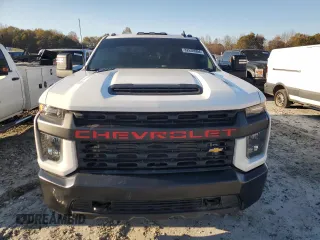 2022 Chevrolet Silverado 3500HD Work Truck with VIN 1GC3YSEY4NF123899, listed as a Copart auction lot 82639994 with 25,008 mi miles and Salvage Title. Bid and sale history available at carsss.com. Image 5.