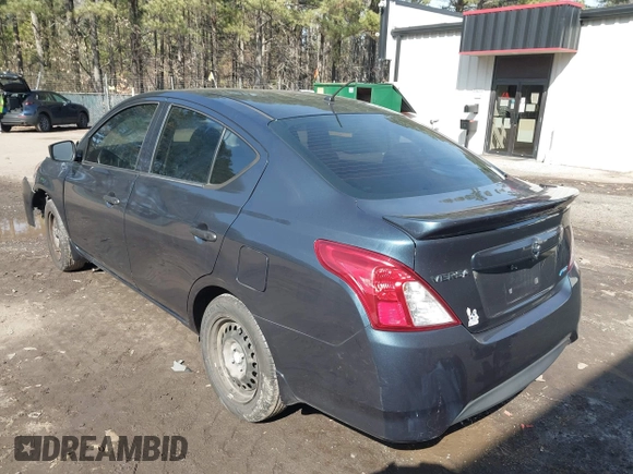 2016 Nissan Versa S z VIN 3N1CN7AP9GL903685, wystawiony jako IAAI lot #41607274 z przebiegiem 78 667 mil mil oraz . Historia ofert i sprzedaży dostępna na DreamBid. Obrazek 3.