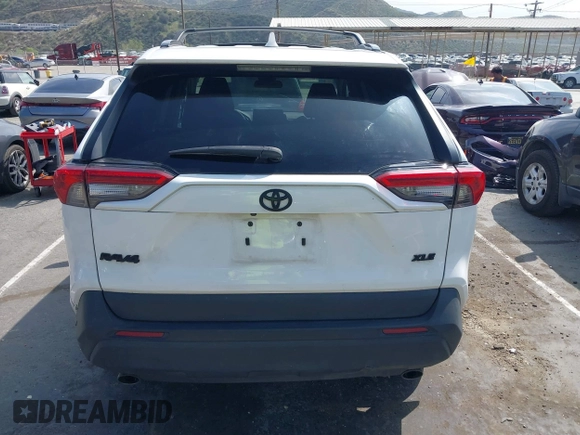 2022 Toyota RAV4 XLE with VIN 2T3W1RFV3NC181386, listed as a IAAI auction lot 41892697 with 133,979 mi miles. Bid and sale history available at carsss.com. Image 16.