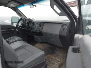 2012 Ford F-250 XL z VIN 1FDBF2A61CEA82989, wystawiony jako IAAI lot #41554078 z przebiegiem 257 846 mil mil oraz . Historia ofert i sprzedaży dostępna na DreamBid. Obrazek 5.