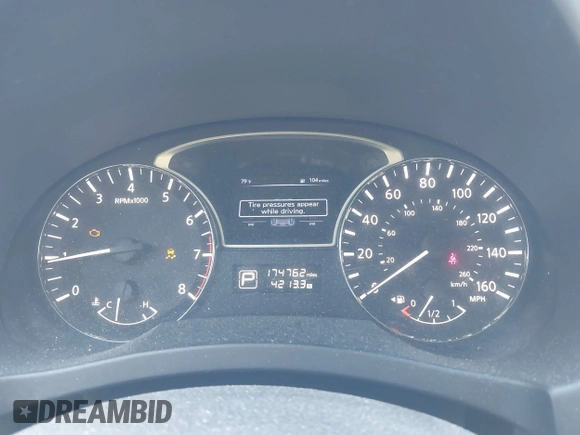 2015 Nissan Altima S z VIN 1N4AL3AP3FC445273, wystawiony jako IAAI lot #42460722 z przebiegiem 174 762 mil mil oraz . Historia ofert i sprzedaży dostępna na DreamBid. Obrazek 7.