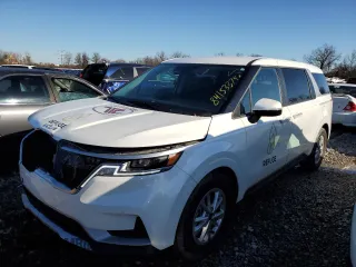 2024 Kia Carnival LX with VIN KNDNB4H32R6432704, listed as a Copart auction lot 84153374 with 9,137 mi miles and Salvage Title. Bid and sale history available at carsss.com. Image 1.