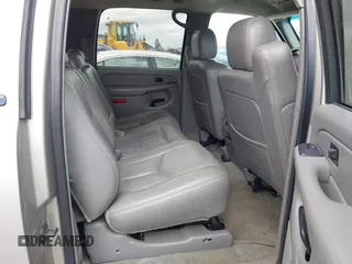 2004 Chevrolet Suburban LS with VIN 3GNEC16Z74G119360, listed as a IAAI auction lot 41837768 with 266,029 mi miles. Bid and sale history available at carsss.com. Image 8.