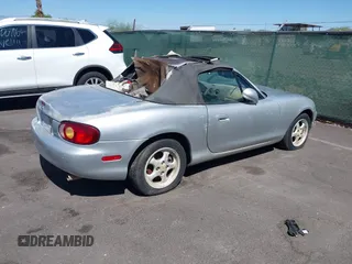 2000 Mazda MX-5 Miata z VIN JM1NB3536Y0142627, wystawiony jako IAAI lot #42820470 z przebiegiem 116 989 mil mil oraz . Historia ofert i sprzedaży dostępna na DreamBid. Obrazek 4.