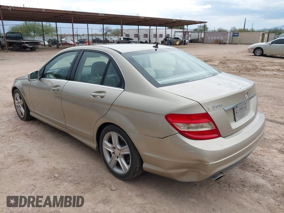 2011 Mercedes-Benz C 300 Sport z VIN WDDGF5EB8BR184662, wystawiony jako IAAI lot #42803819 z przebiegiem 152 941 mil mil oraz . Historia ofert i sprzedaży dostępna na DreamBid. Obrazek 3.
