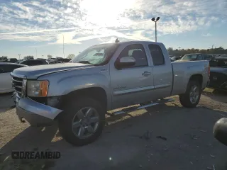 2013 GMC Sierra 1500 SLT z VIN 1GTR2WE71DZ128243, wystawiony jako Copart lot #77324384 z przebiegiem 214 962 mil mil oraz Nie do naprawy • Non repairable. Historia ofert i sprzedaży dostępna na DreamBid. Obrazek 1.