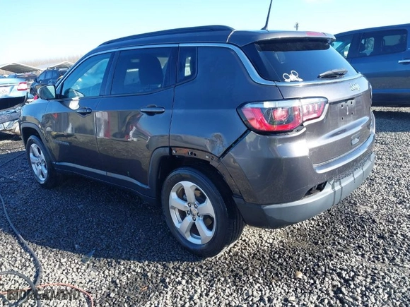 2018 Jeep Compass Latitude with VIN 3C4NJCBBXJT488669, listed as a IAAI auction lot 41679070 with 27,547 mi miles. Bid and sale history available at carsss.com. Image 3.