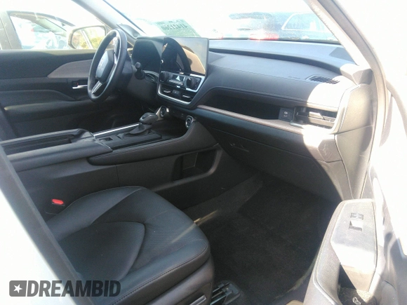 2024 Toyota Highlander XLE z VIN 5TDAAAA51RS004067, wystawiony jako IAAI lot #41421260 z przebiegiem 33 536 mil mil oraz . Historia ofert i sprzedaży dostępna na DreamBid. Obrazek 5.