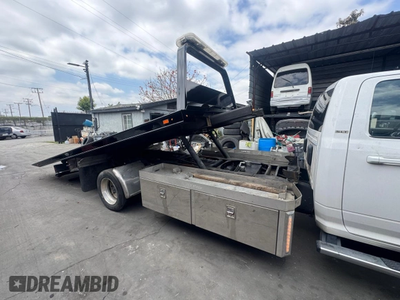 2022 Ram 5500 Tradesman z VIN 3C7WRNDL2NG103315, wystawiony jako Copart lot #59128405 z przebiegiem 125 574 mil mil oraz Czysty tytuł • Clean title. Historia ofert i sprzedaży dostępna na DreamBid. Obrazek 6.