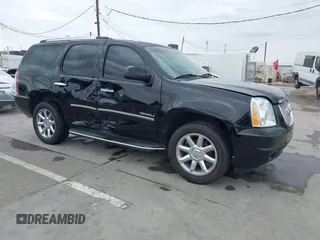 2013 GMC Yukon Denali with VIN 1GKS2EEF2DR348109, listed as a IAAI auction lot 41895426 with 121,590 mi miles. Bid and sale history available at carsss.com. Image 1.