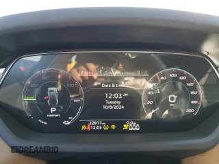 2022 Audi e-tron GT Premium Plus z VIN WAUFJBFWXN7008942, wystawiony jako Copart lot #77193994 z przebiegiem 22 917 mil mil oraz Szkody całkowita. Historia ofert i sprzedaży dostępna na DreamBid. Obrazek 9.