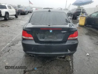 2011 BMW 1 Series 128i z VIN WBAUP9C56BVL89657, wystawiony jako Copart lot #45222005 z przebiegiem 164 686 mil mil oraz Szkody całkowita. Historia ofert i sprzedaży dostępna na DreamBid. Obrazek 6.