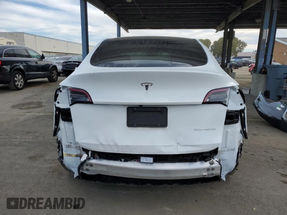 2022 Tesla Model Y Long Range with VIN 7SAYGDEE5NF435702, listed as a Copart auction lot 43754325 with 47,121 mi miles and Salvage Title. Bid and sale history available at carsss.com. Image 6.