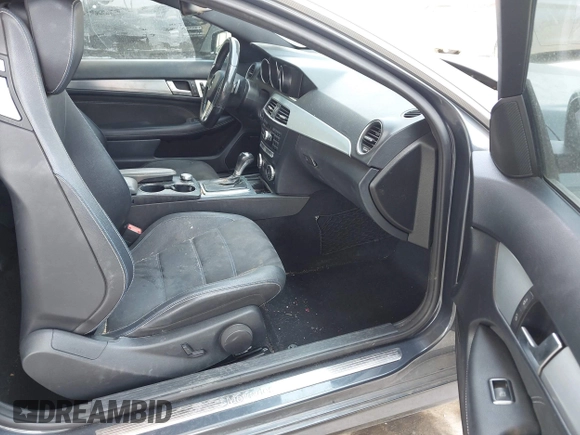 2015 Mercedes-Benz C 250 z VIN WDDGJ4HBXFG390555, wystawiony jako IAAI lot #42288436 z przebiegiem 93 665 mil mil oraz . Historia ofert i sprzedaży dostępna na DreamBid. Obrazek 5.