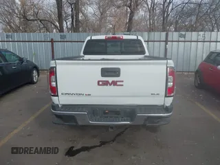 2019 GMC Canyon 4WD SLE z VIN 1GTG6CEN5K1297945, wystawiony jako IAAI lot #41308105 z przebiegiem 93 226 mil mil oraz . Historia ofert i sprzedaży dostępna na DreamBid. Obrazek 16.
