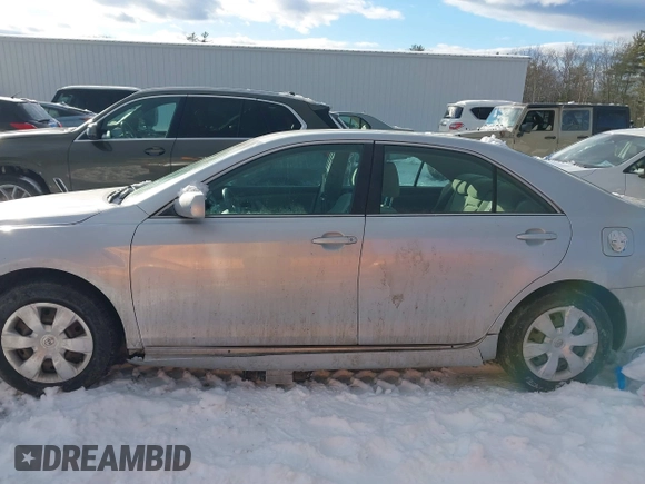 2007 Toyota Camry CE z VIN 4T1BE46K97U048329, wystawiony jako IAAI lot #41548552 z przebiegiem 126 825 mil mil oraz . Historia ofert i sprzedaży dostępna na DreamBid. Obrazek 15.