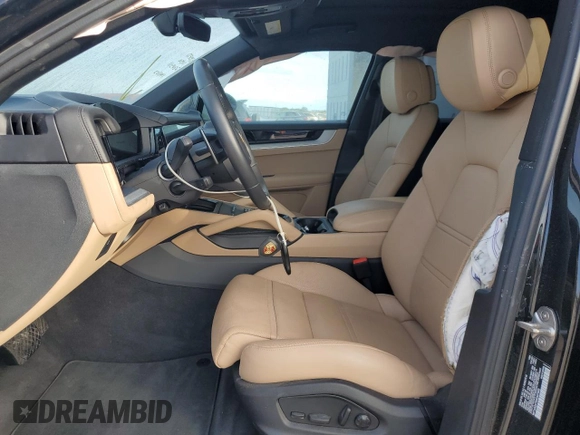 2024 Porsche Cayenne with VIN WP1AA2AY9RDA07583, listed as a Copart auction lot 84632814 with 5,260 mi miles and Salvage title. Bid and sale history available at DreamBid. Image 7.