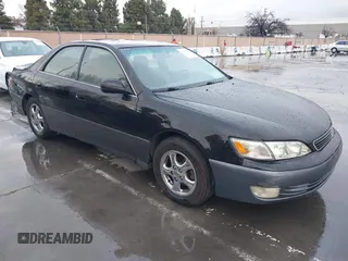 1998 Lexus ES 300 Luxury Sport Sdn with VIN JT8BF28G5W5045062, listed as a IAAI auction lot 41794311 with 220,896 mi miles. Bid and sale history available at carsss.com. Image 1.