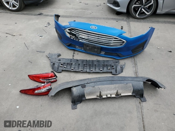 2020 Ford Fusion SE with VIN 3FA6P0LUXLR266057, listed as a Copart auction lot 61154555 with 97,536 mi miles and Non repairable. Bid and sale history available at DreamBid. Image 12.