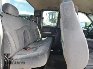 2002 GMC Sierra 2500HD SLE z VIN 1GTHK29U22E286311, wystawiony jako Copart lot #57425845 z przebiegiem Nie podano mil oraz Szkoda całkowita • Salvage title. Historia ofert i sprzedaży dostępna na DreamBid. Obrazek 10.