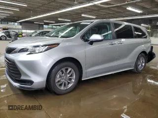 2023 Toyota Sienna LE z VIN 5TDKRKEC8PS152189, wystawiony jako Copart lot #59899515 z przebiegiem 56 907 mil mil oraz Czysty tytuł • Clean title. Historia ofert i sprzedaży dostępna na DreamBid. Obrazek 1.