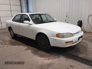 1995 Toyota Camry LE z VIN JT2SK12E8S0299203, wystawiony jako IAAI lot #39607993 z przebiegiem 193 374 mil mil oraz . Historia ofert i sprzedaży dostępna na DreamBid. Obrazek 1.