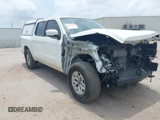 2024 Nissan Frontier SV z VIN 1N6ED1EK1RN626812, wystawiony jako IAAI lot #42291475 z przebiegiem 13 232 mil mil oraz . Historia ofert i sprzedaży dostępna na DreamBid. Obrazek 1.