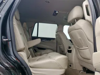 2017 Cadillac Escalade Luxury z VIN 1GYS3BKJ6HR150584, wystawiony jako Copart lot #52569725 z przebiegiem 91 037 mil mil oraz Szkoda całkowita • Salvage title. Historia ofert i sprzedaży dostępna na DreamBid. Obrazek 10.