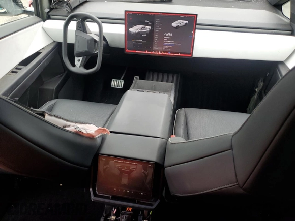 2024 Tesla Cybertruck z VIN 7G2CEHED0RA017009, wystawiony jako Copart lot #71960844 z przebiegiem 4142 mil mil oraz Szkoda całkowita • Salvage title. Historia ofert i sprzedaży dostępna na DreamBid. Obrazek 8.