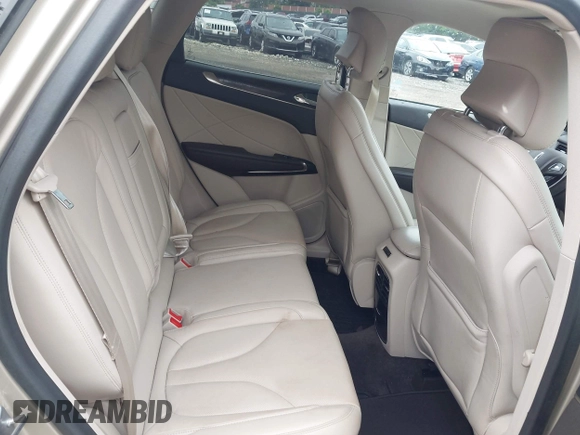 2017 Lincoln MKC Reserve z VIN 5LMCJ3D93HUL57805, wystawiony jako IAAI lot #42425633 z przebiegiem 40 010 mil mil oraz . Historia ofert i sprzedaży dostępna na DreamBid. Obrazek 8.
