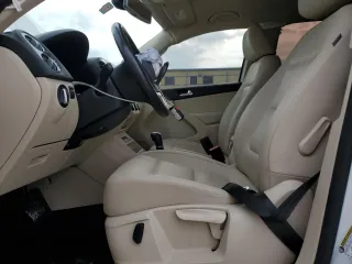 2017 Volkswagen Tiguan S z VIN WVGAV7AX3HK015484, wystawiony jako Copart lot #54958235 z przebiegiem 56 100 mil mil oraz Szkoda całkowita • Salvage title. Historia ofert i sprzedaży dostępna na DreamBid. Obrazek 7.
