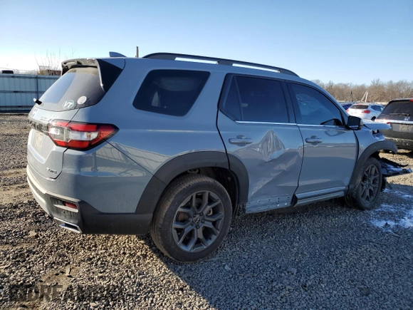 2023 Honda Pilot Elite with VIN 5FNYG1H89PB033752, listed as a Copart auction lot 86025924 with 31,547 mi miles and Salvage Title. Bid and sale history available at carsss.com. Image 3.
