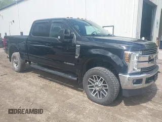 2018 Ford F-350 Platinum z VIN 1FT7W3BT0JEB33268, wystawiony jako IAAI lot #41994493 z przebiegiem 102 189 mil mil oraz . Historia ofert i sprzedaży dostępna na DreamBid. Obrazek 1.