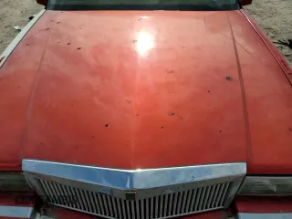 1991 Cadillac DeVille z VIN 1G6CD53B2M4335645, wystawiony jako Copart lot #53390805 z przebiegiem 210 451 mil mil oraz Szkoda całkowita • Salvage title. Historia ofert i sprzedaży dostępna na DreamBid. Obrazek 11.